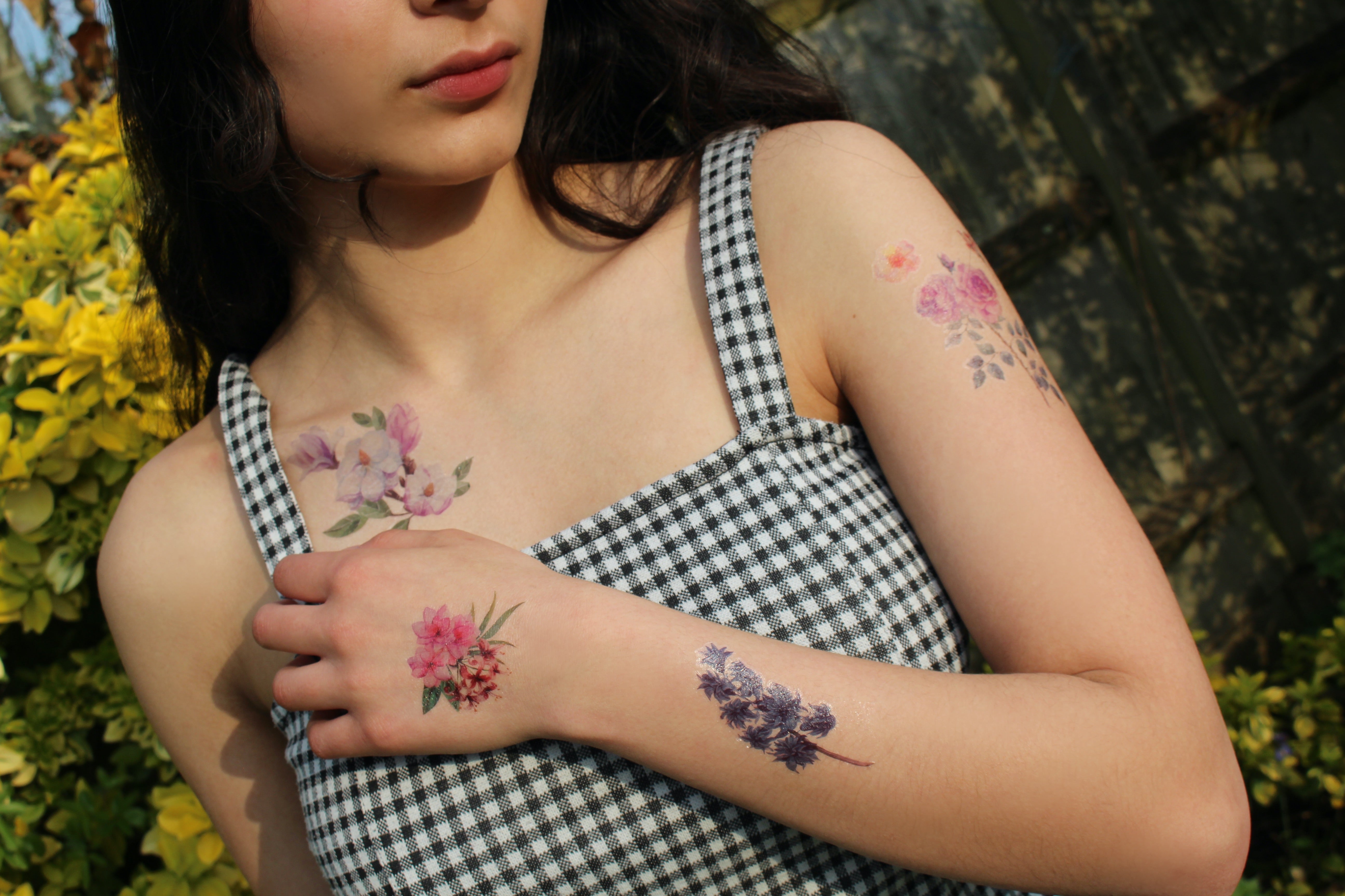 Amazoncom  50 sheets Long Lasting Larger Flowers Temporary Tattoos for  Women Waterproof Black Tiny Wild Floral Bouquets Realistic Fake Tattoos  Stickers for Girl Rose Tattoos Paper for Adult Body Arm Sleeve